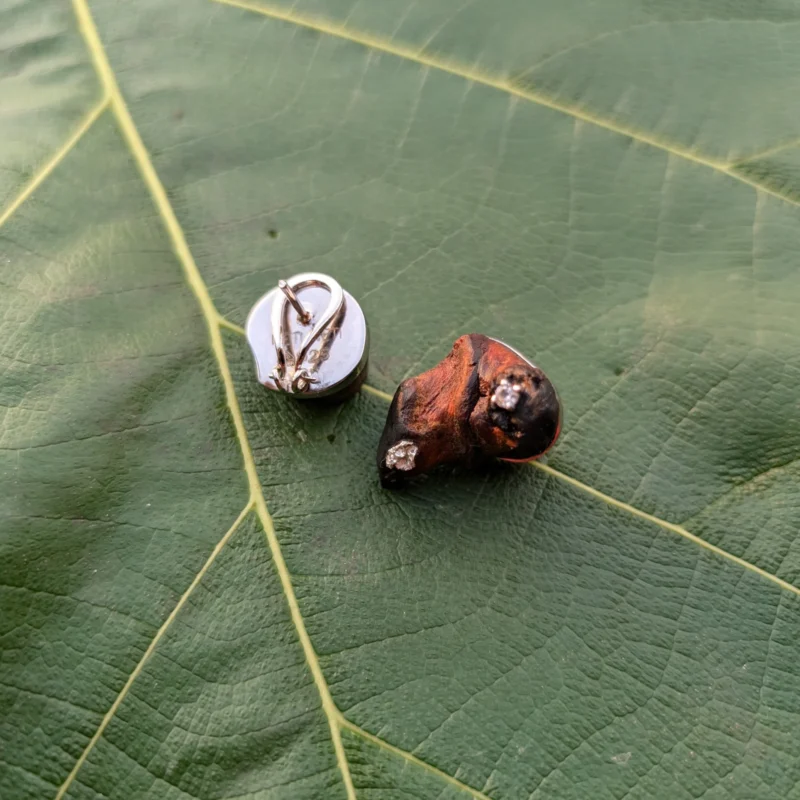 Gem and Grain Wave Studs