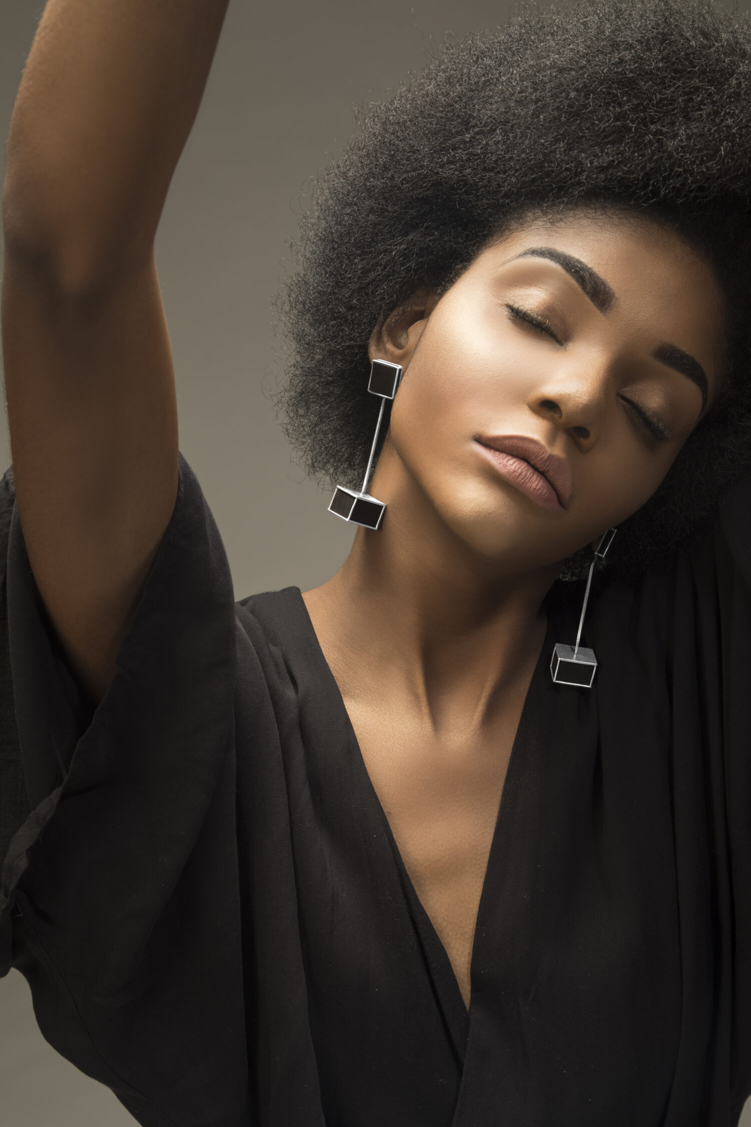 DARK SQUARE EARRINGS