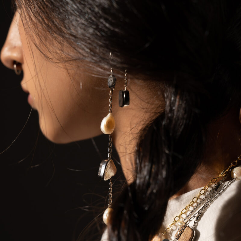 BLACK PEARL EARRING