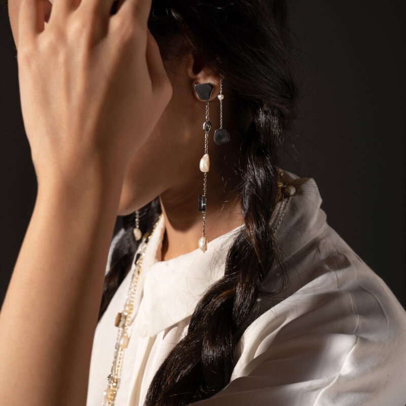 BLACK PEARL EARRING