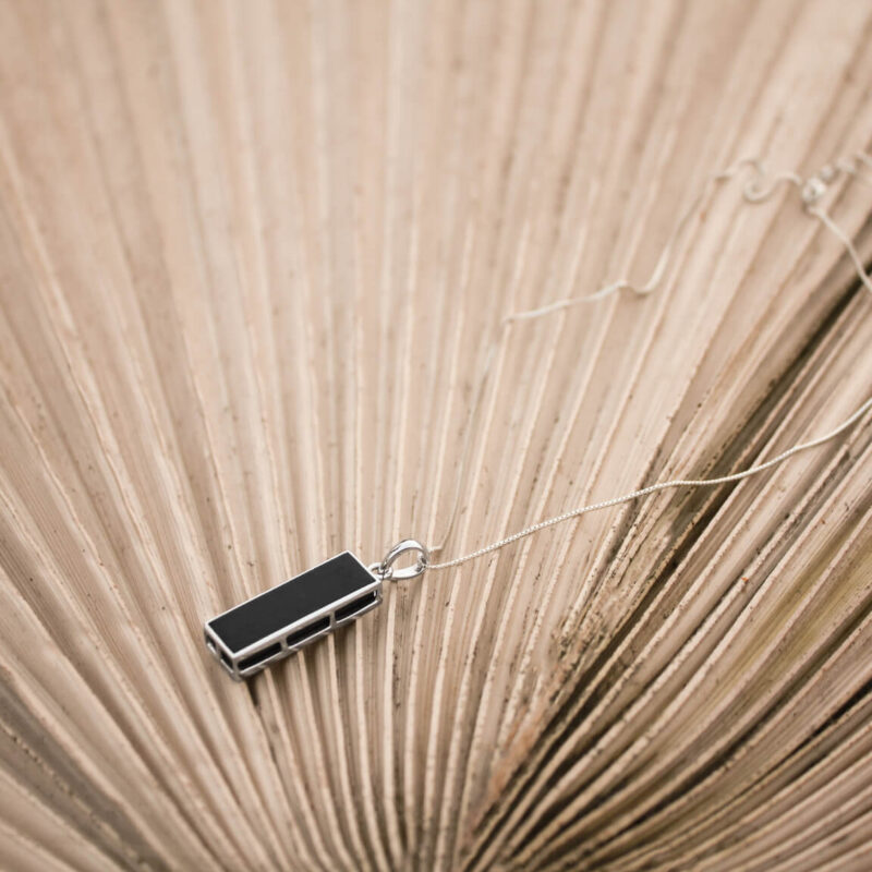 OBSCURA PENDANT WITH CHAIN