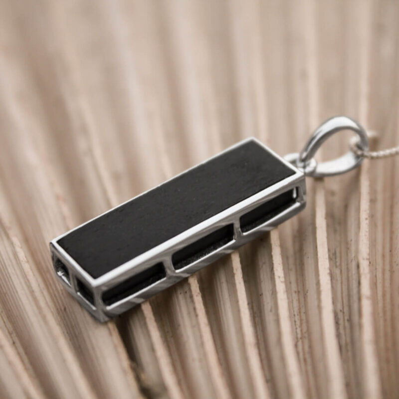 OBSCURA PENDANT WITH CHAIN