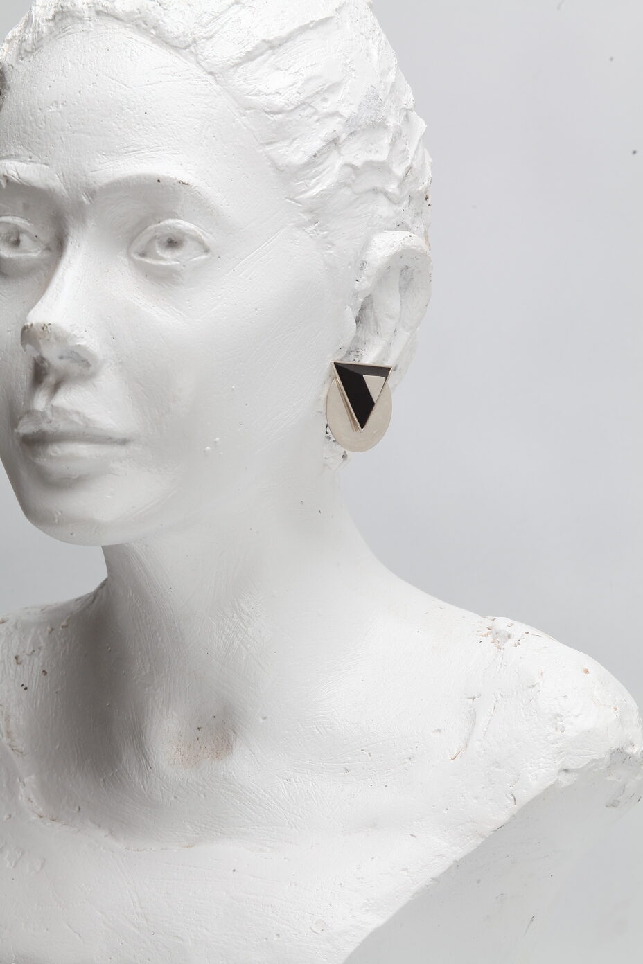 SILENT EARTH STUD EARRINGS