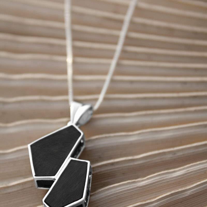 WOODLAND SHADOW PENDANT WITH CHAIN