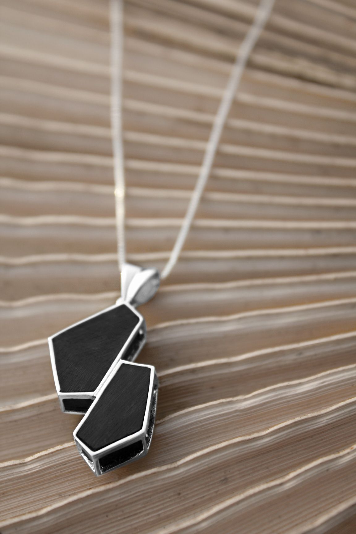 WOODLAND SHADOW PENDANT WITH CHAIN
