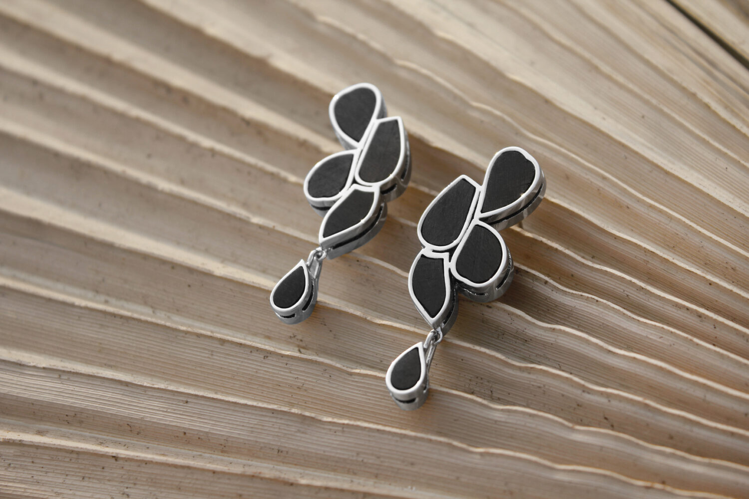OBSIDIAN FLOWER EARRINGS