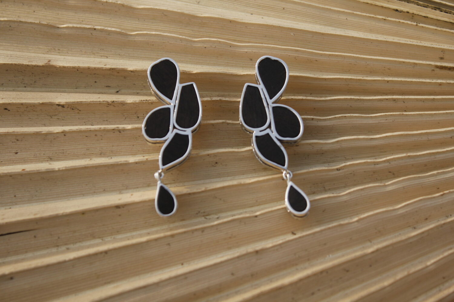 OBSIDIAN FLOWER EARRINGS