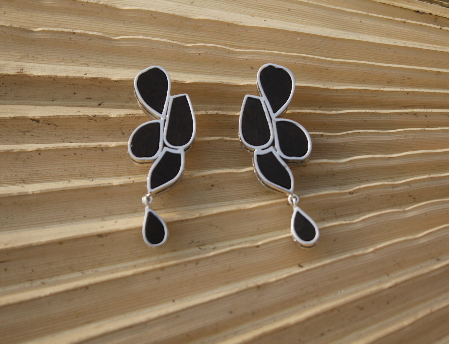 OBSIDIAN FLOWER EARRINGS