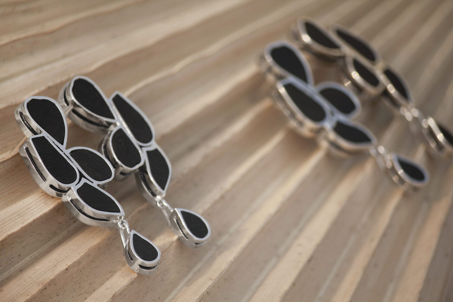 OBSIDIAN FLOWER EARRINGS
