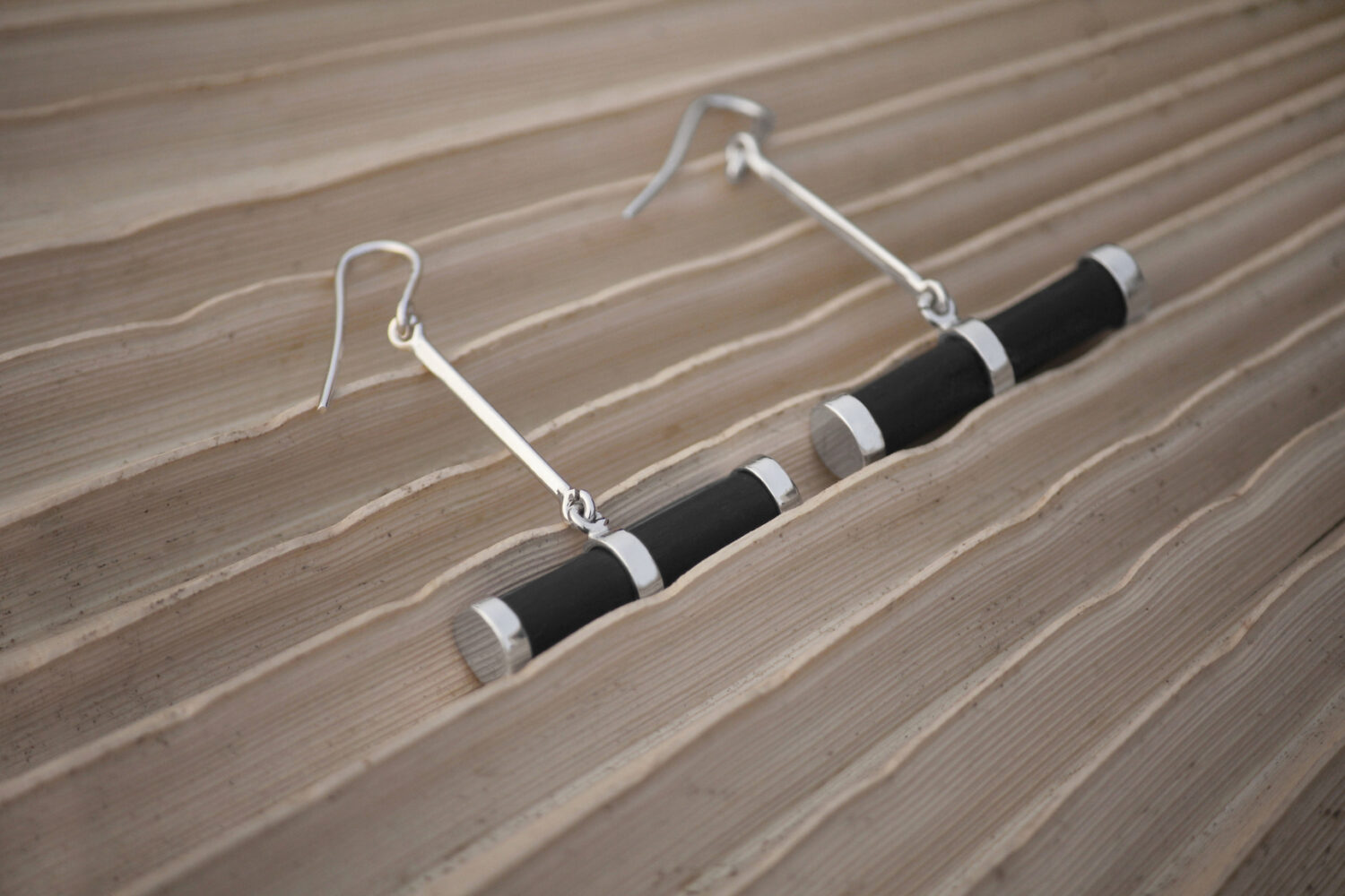 DARK SCROLL EARRINGS