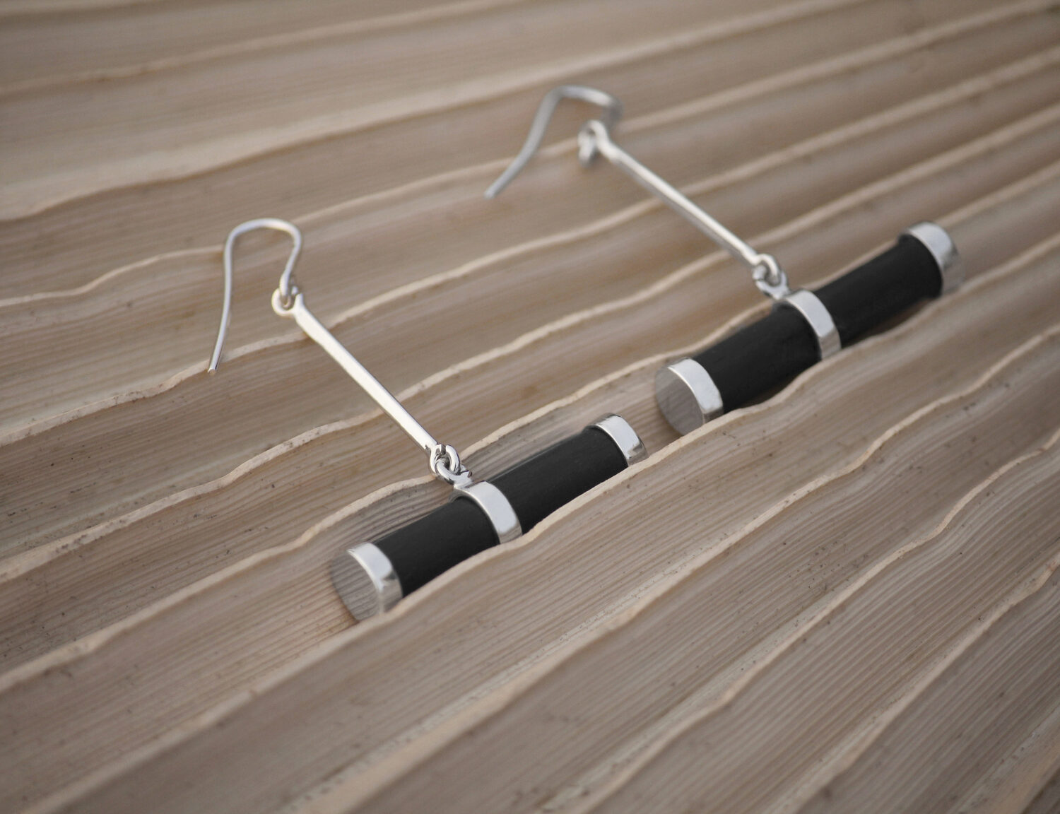 DARK SCROLL EARRINGS