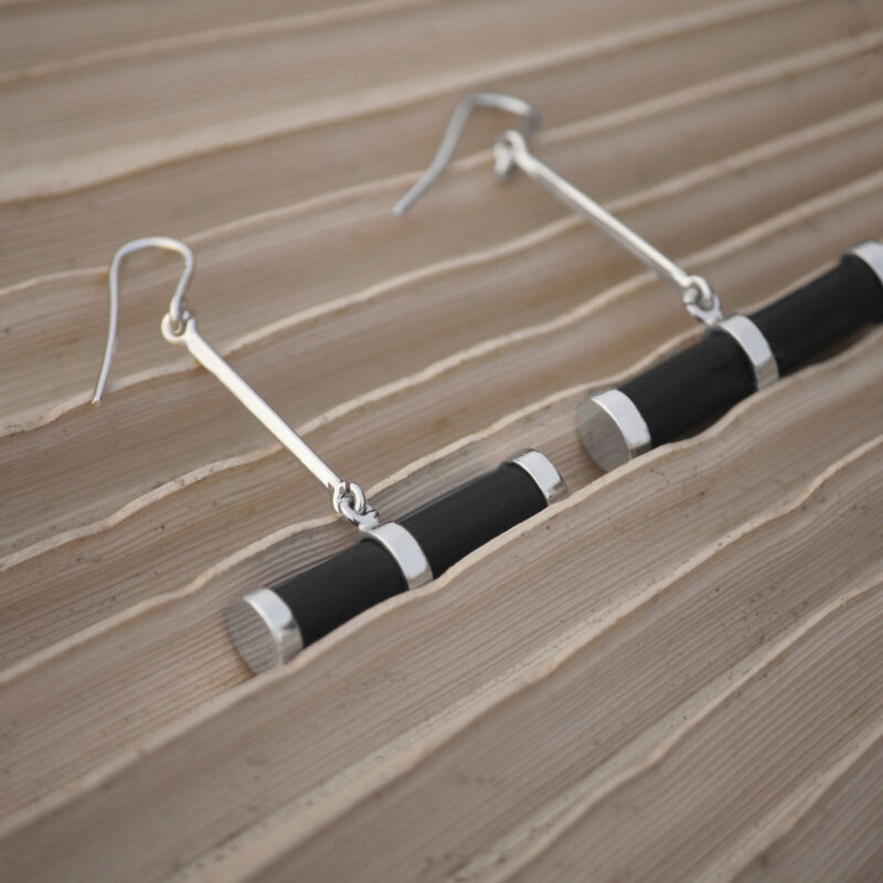 DARK SCROLL EARRINGS