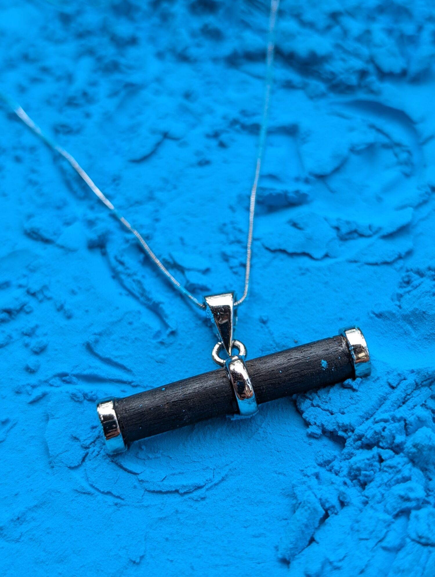 DARK SCROLL PENDANT WITH CHAIN