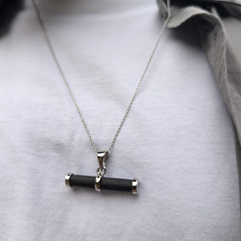 DARK SCROLL PENDANT WITH CHAIN