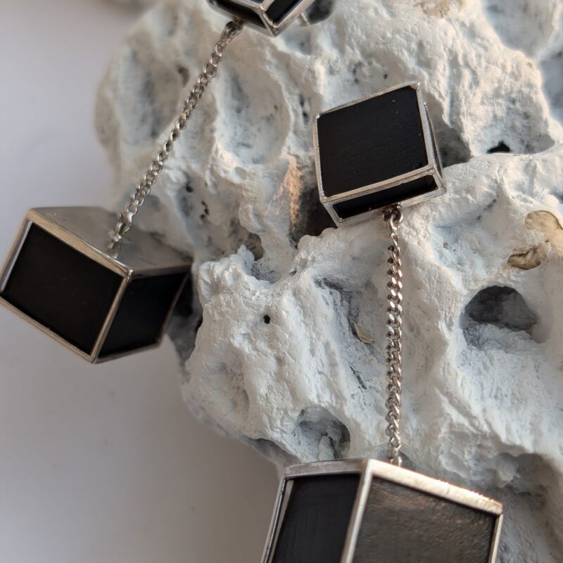 DARK SQUARE EARRINGS