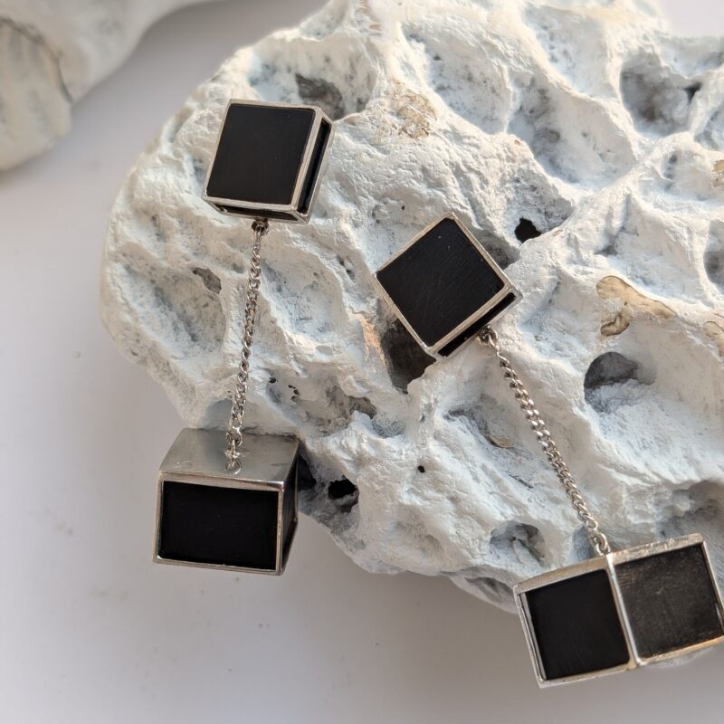 DARK SQUARE EARRINGS