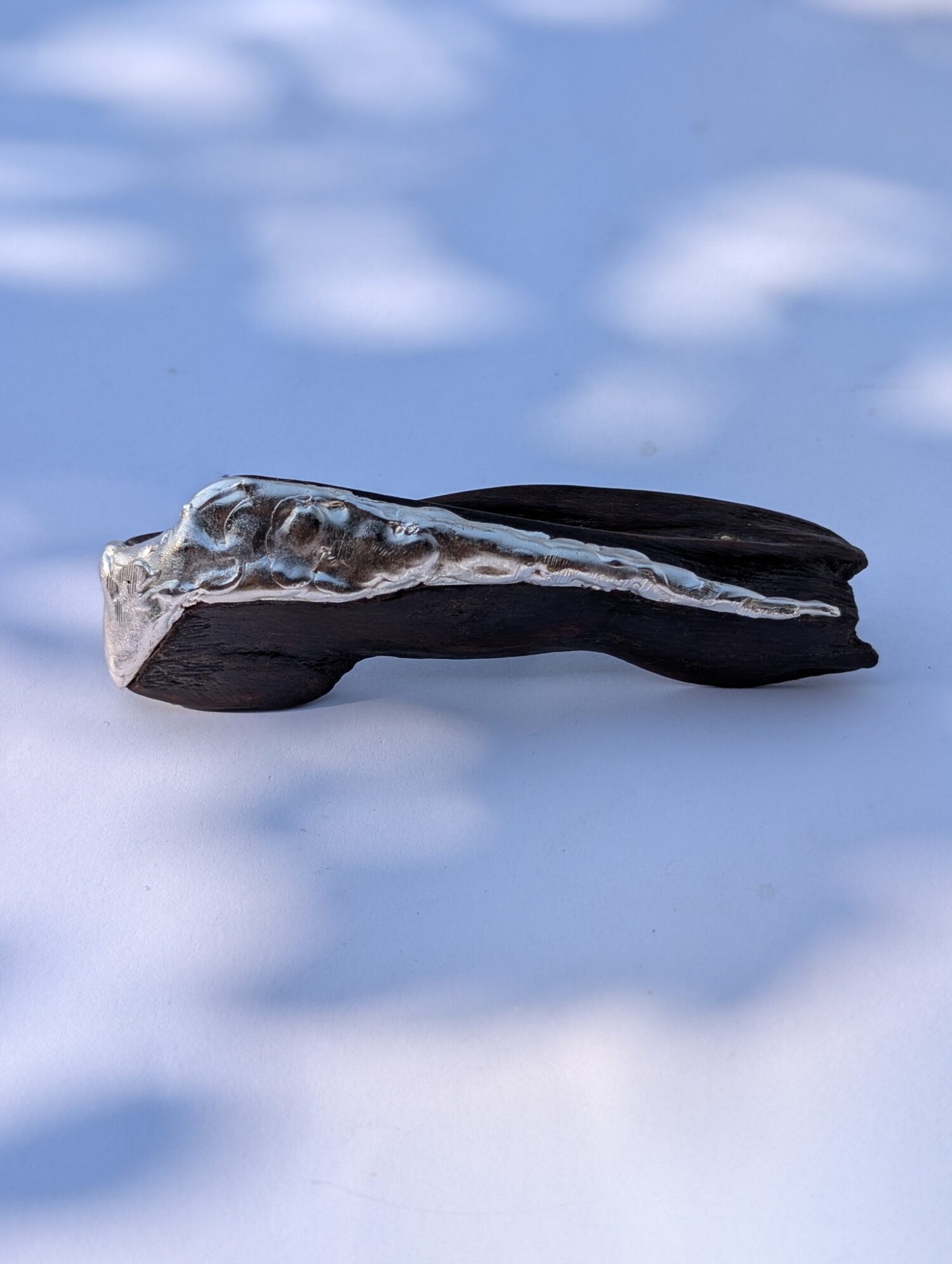 Tide brooch
