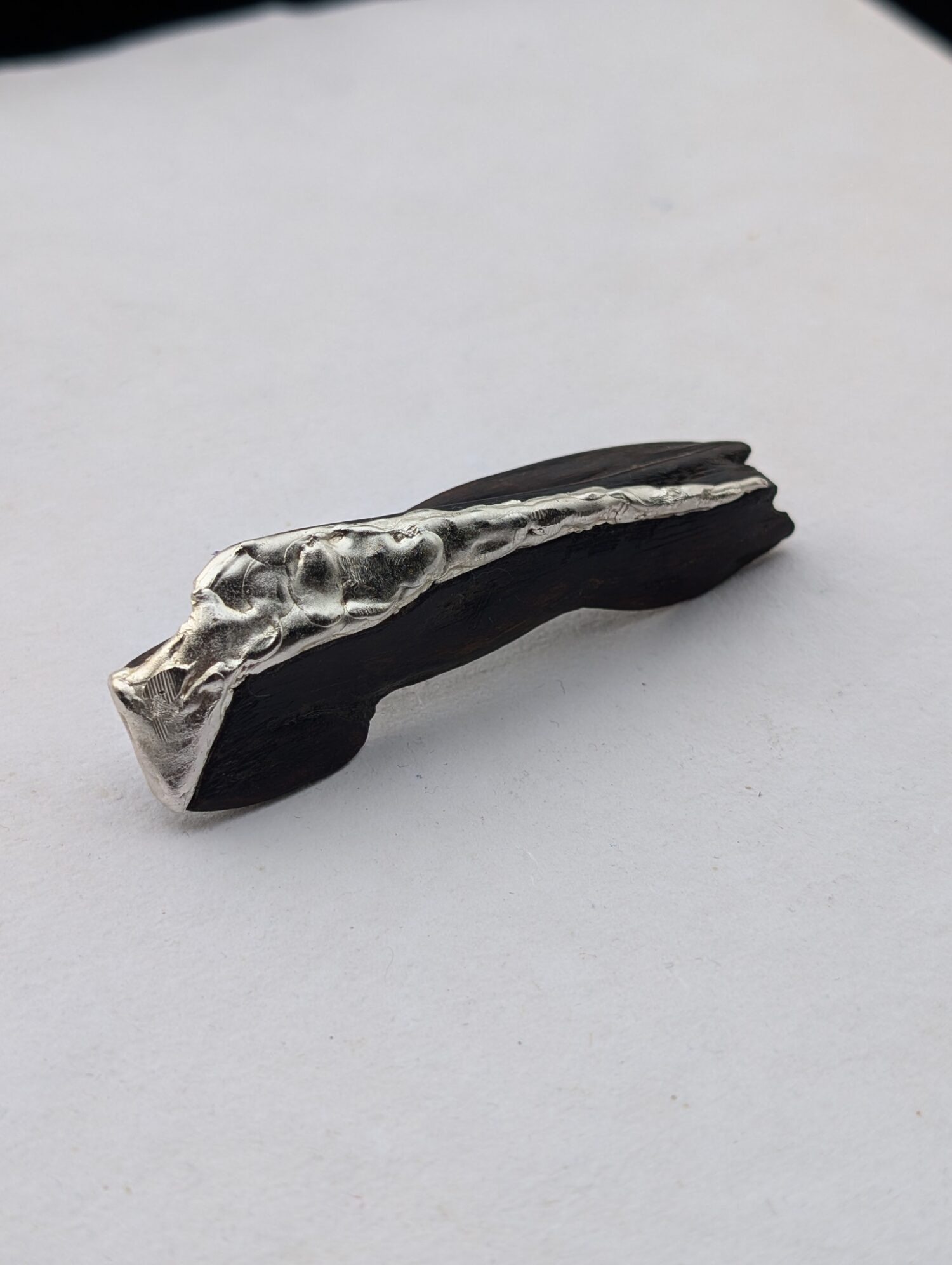 Tide brooch