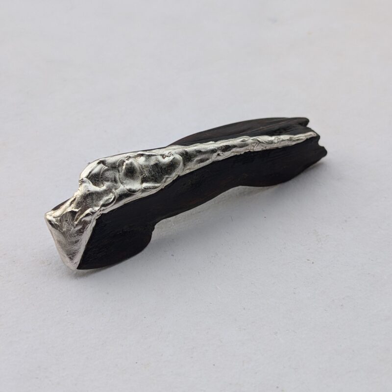 Tide brooch