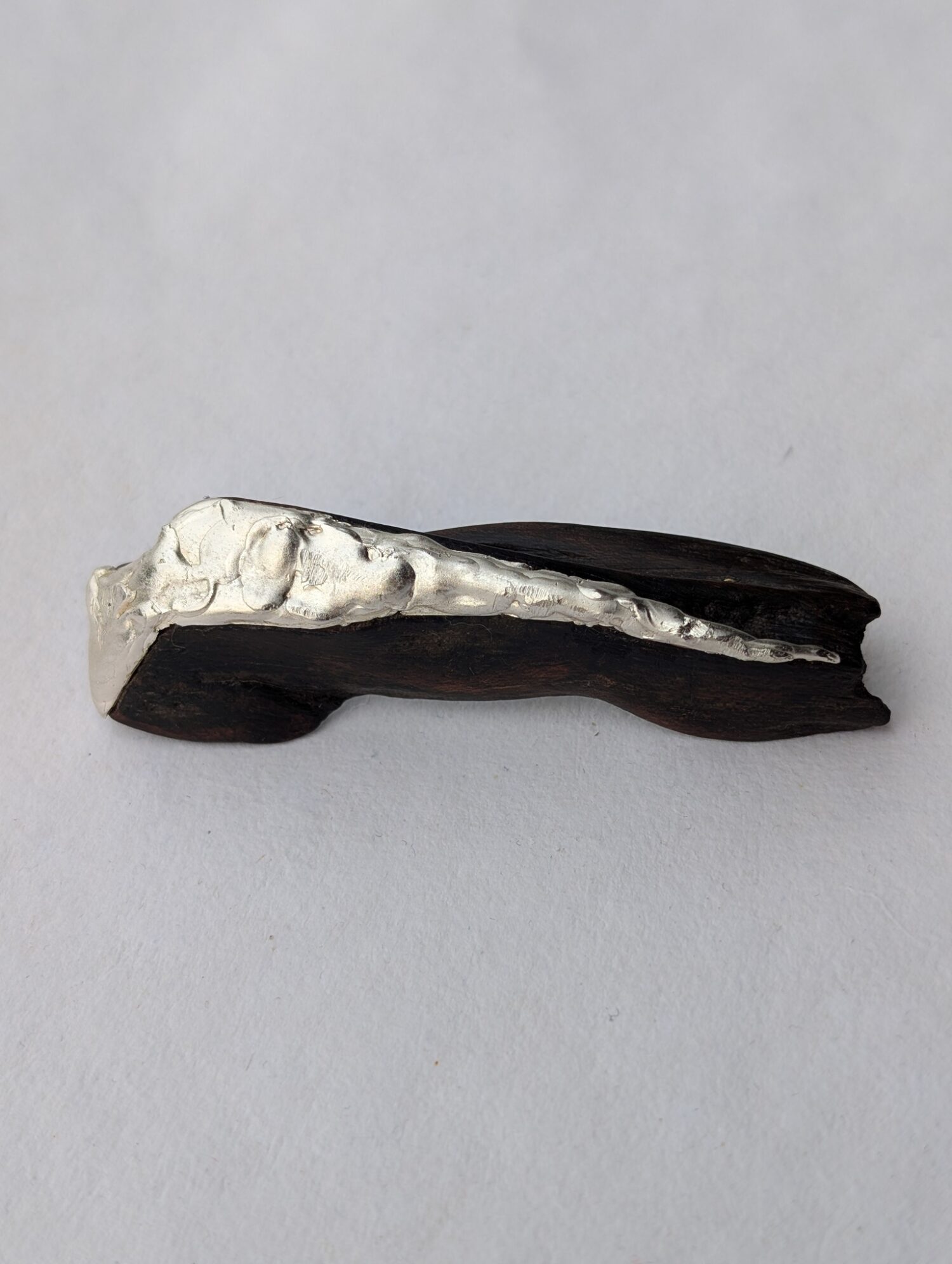 Tide brooch