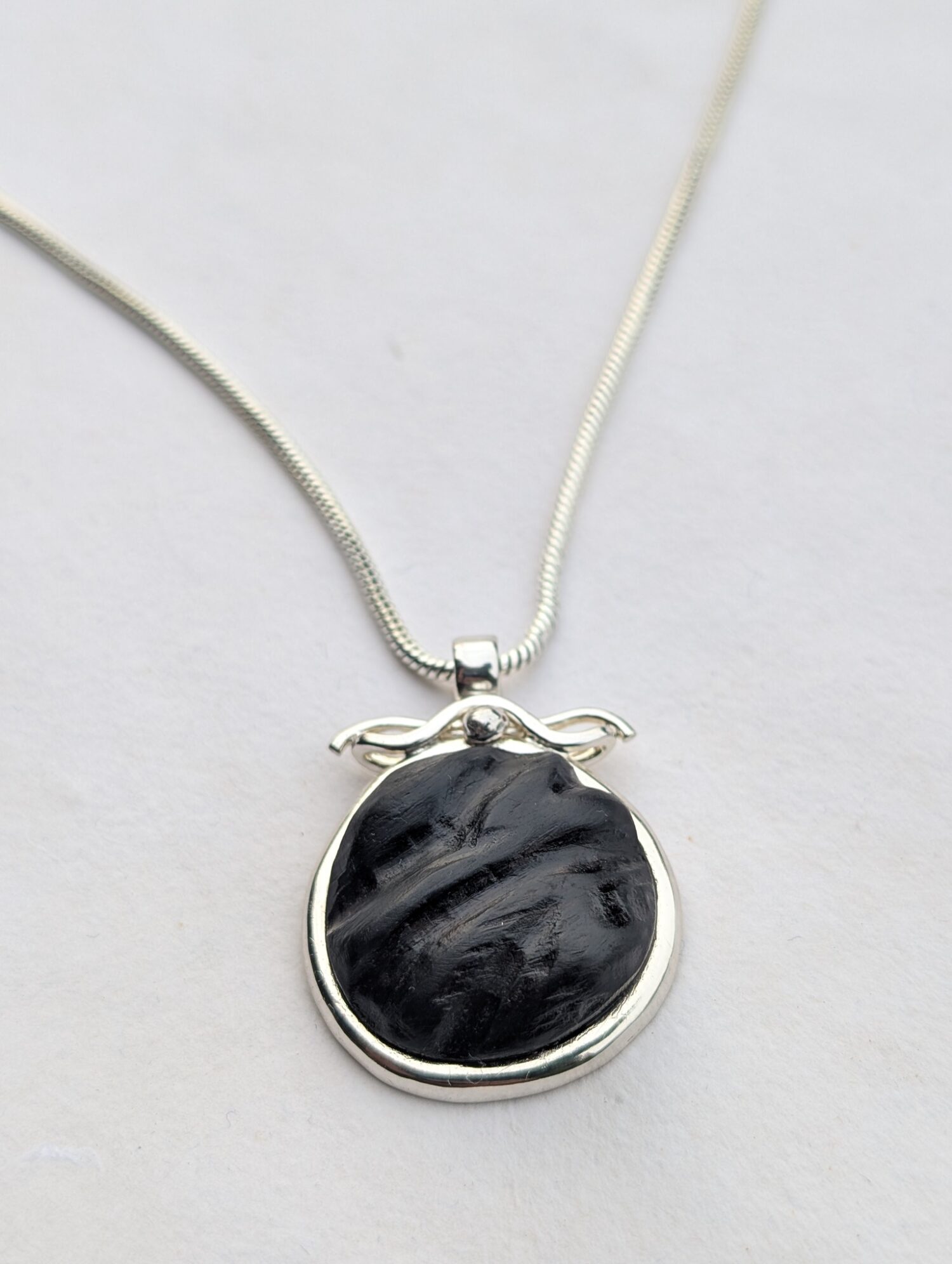 Voi Pendant with Chain