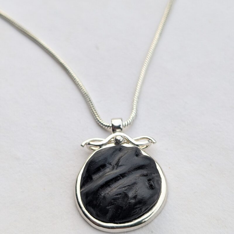 Voi Pendant with Chain