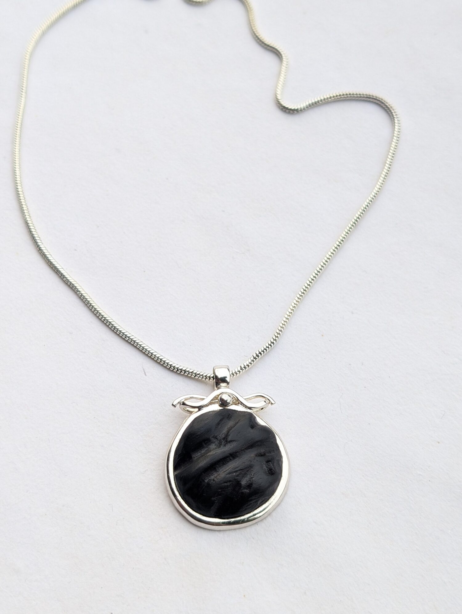 Voi Pendant with Chain