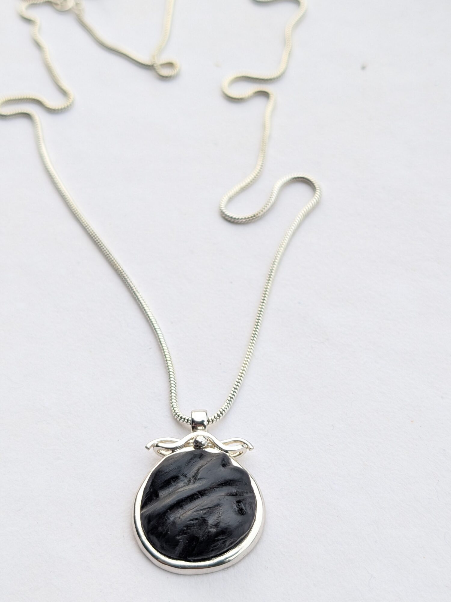 Voi Pendant with Chain