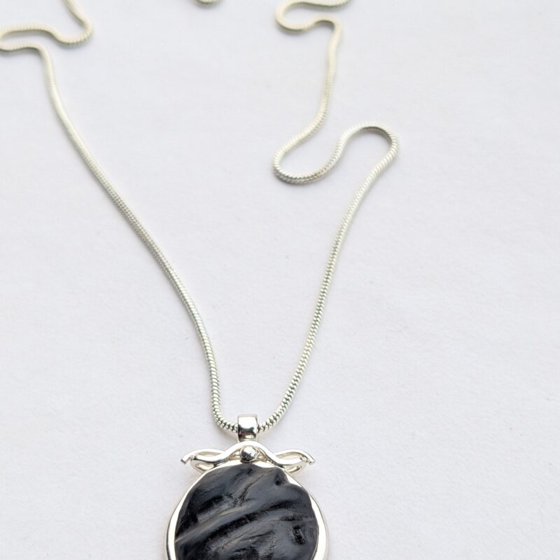 Voi Pendant with Chain