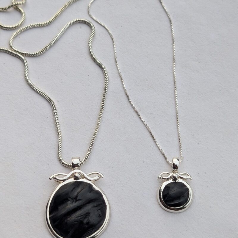 Voi Pendant with Chain