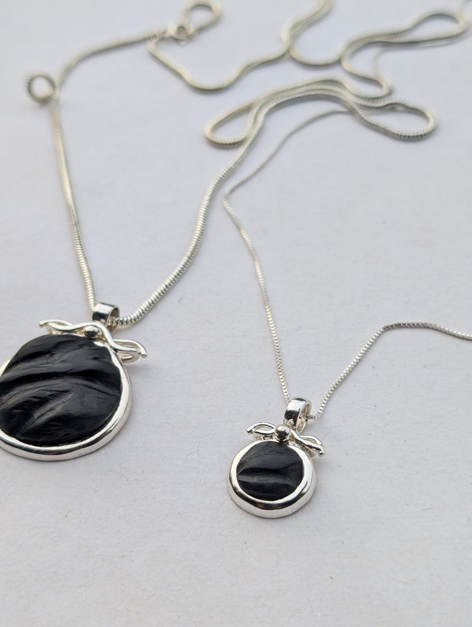 Vio Small Pendant with Chain