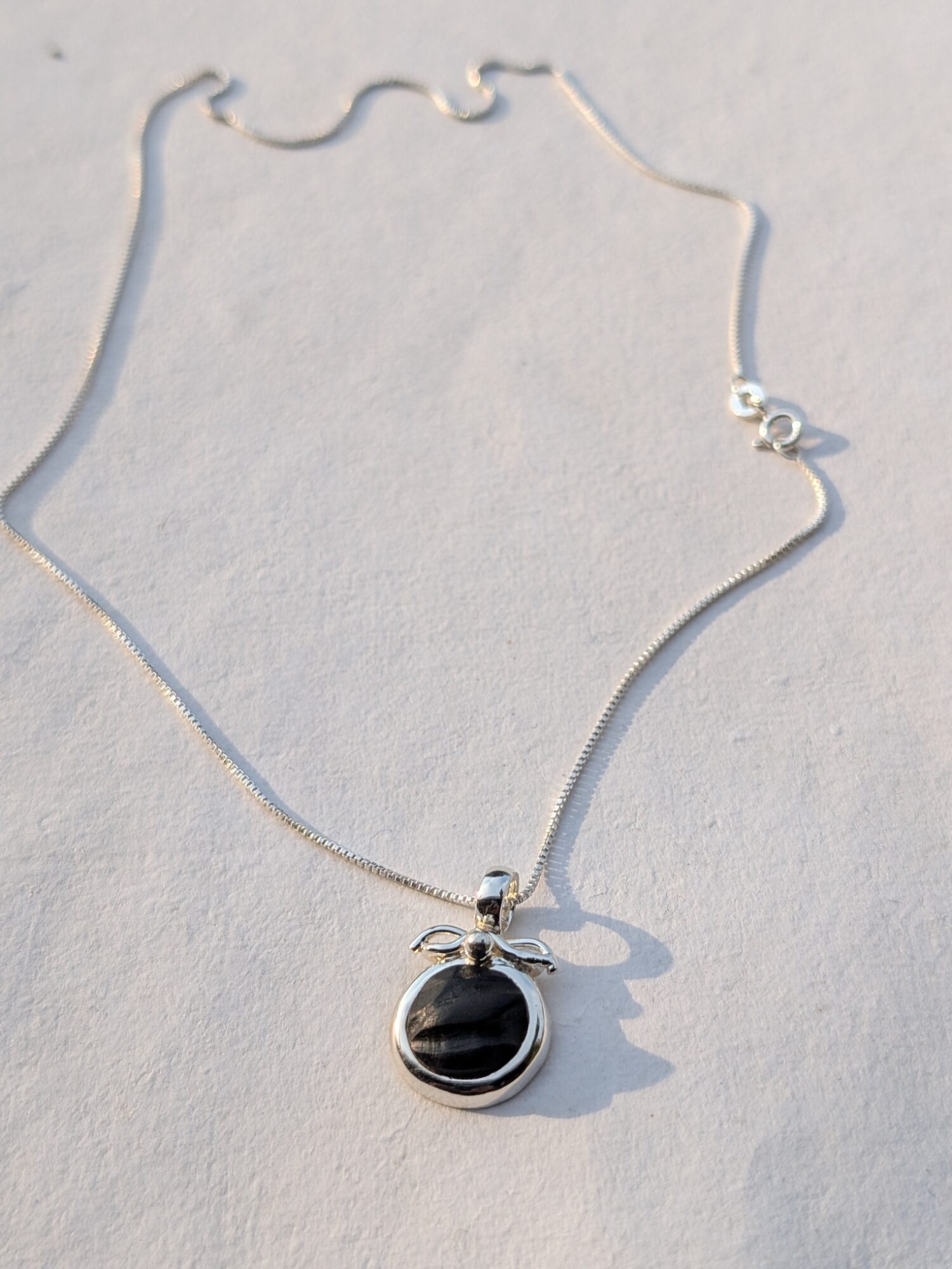 Vio Small Pendant with Chain