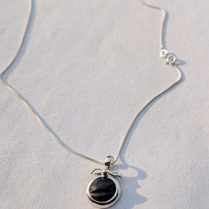 Vio Small Pendant with Chain